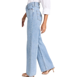 Levi’s rib cage wide leg, light wash denim blue jeans. Women’s size 27